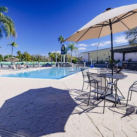 La Quinta Inn By Wyndham Tampa Near Busch Gardens Buitenkant foto