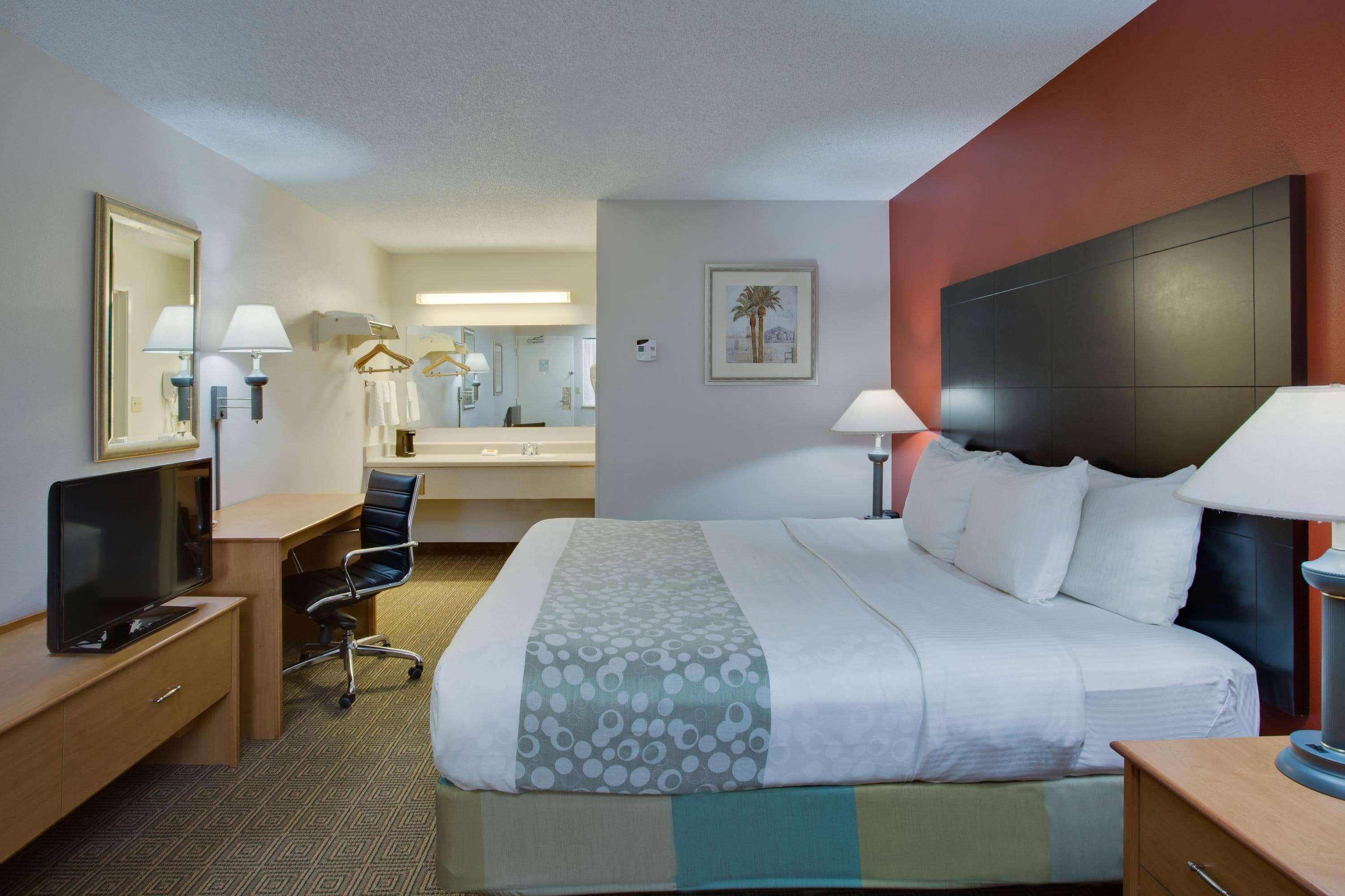La Quinta Inn By Wyndham Tampa Near Busch Gardens Buitenkant foto