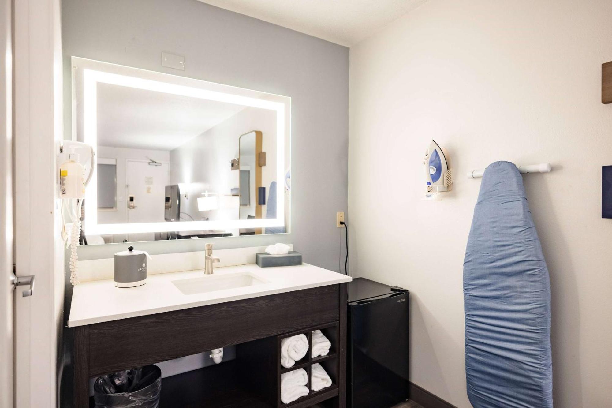 La Quinta Inn By Wyndham Tampa Near Busch Gardens Buitenkant foto