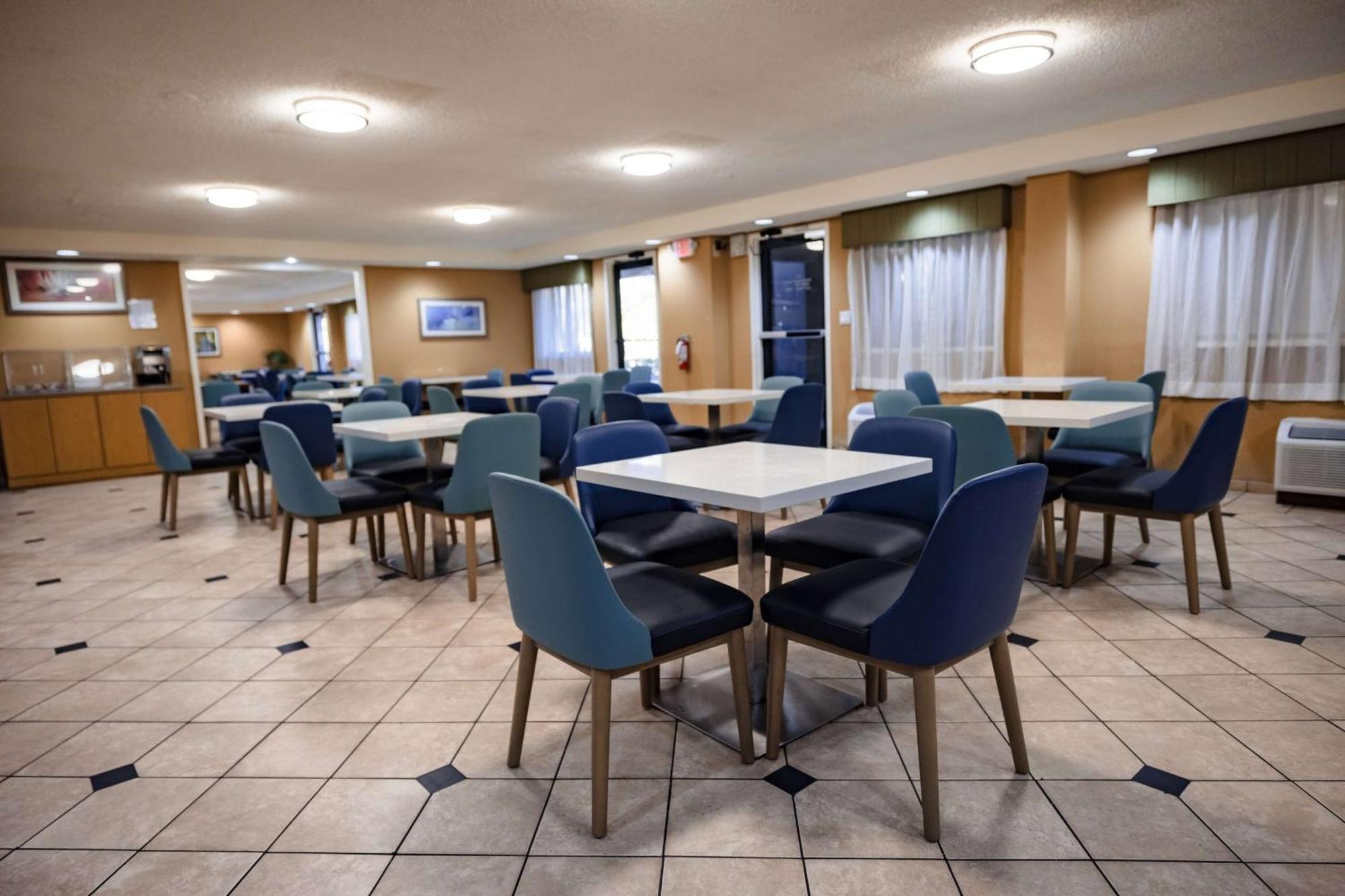 La Quinta Inn By Wyndham Tampa Near Busch Gardens Buitenkant foto