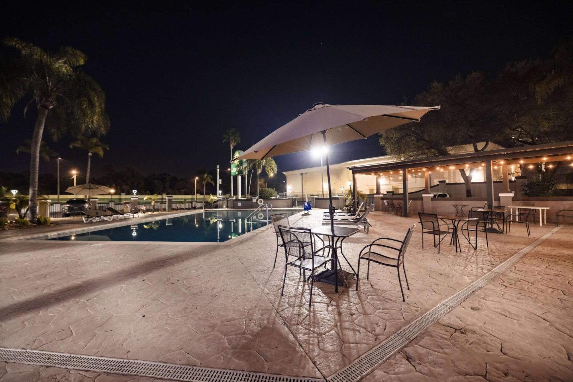 La Quinta Inn By Wyndham Tampa Near Busch Gardens Buitenkant foto