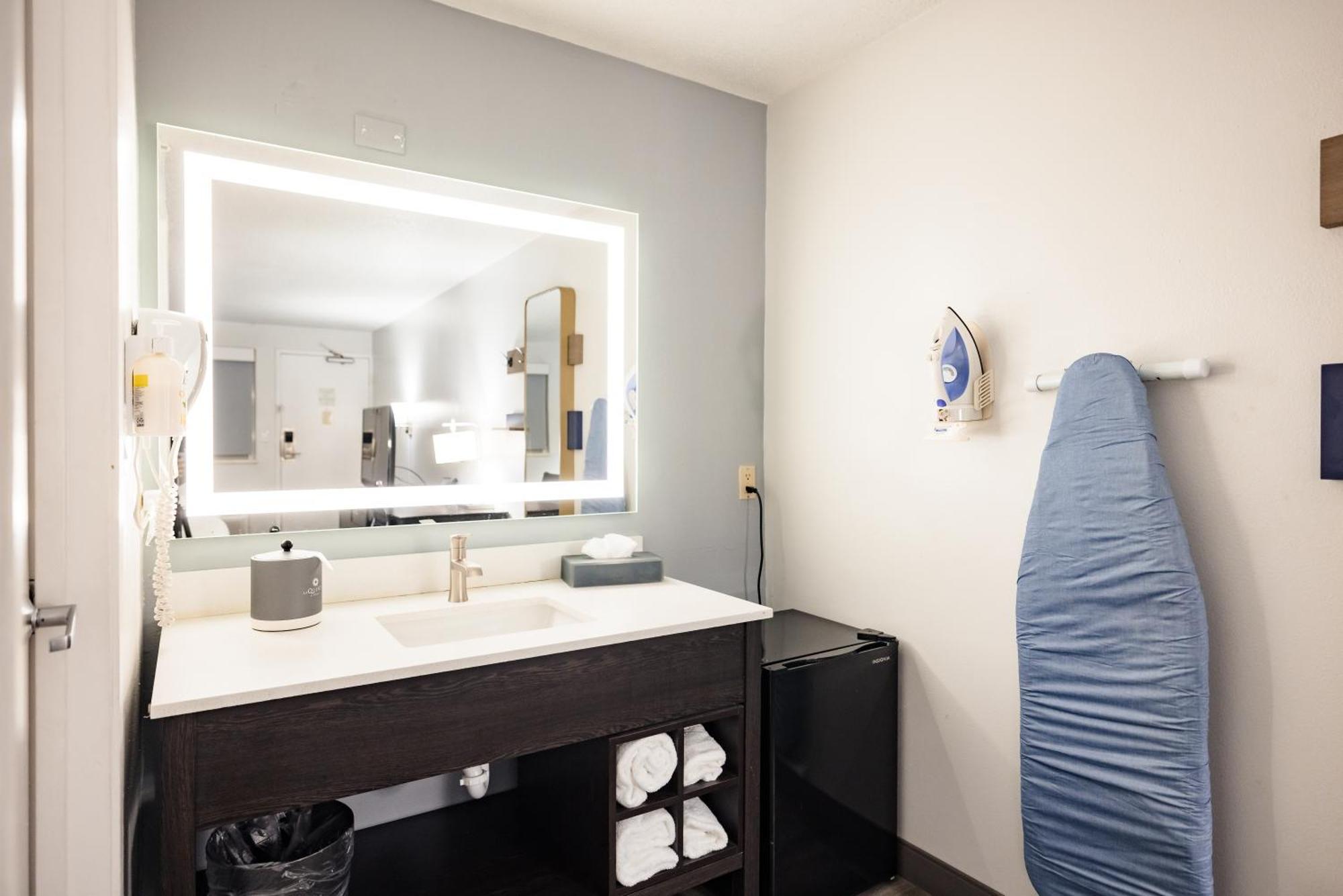 La Quinta Inn By Wyndham Tampa Near Busch Gardens Buitenkant foto