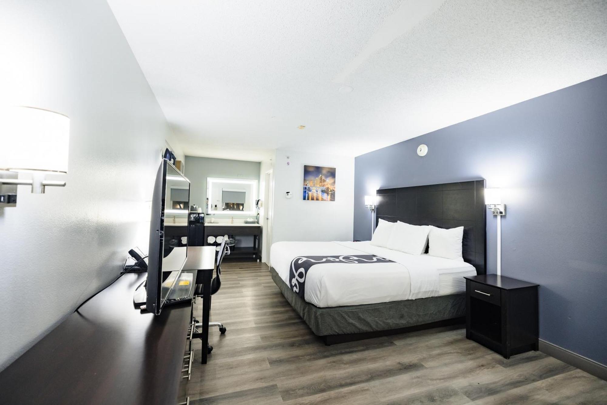 La Quinta Inn By Wyndham Tampa Near Busch Gardens Buitenkant foto