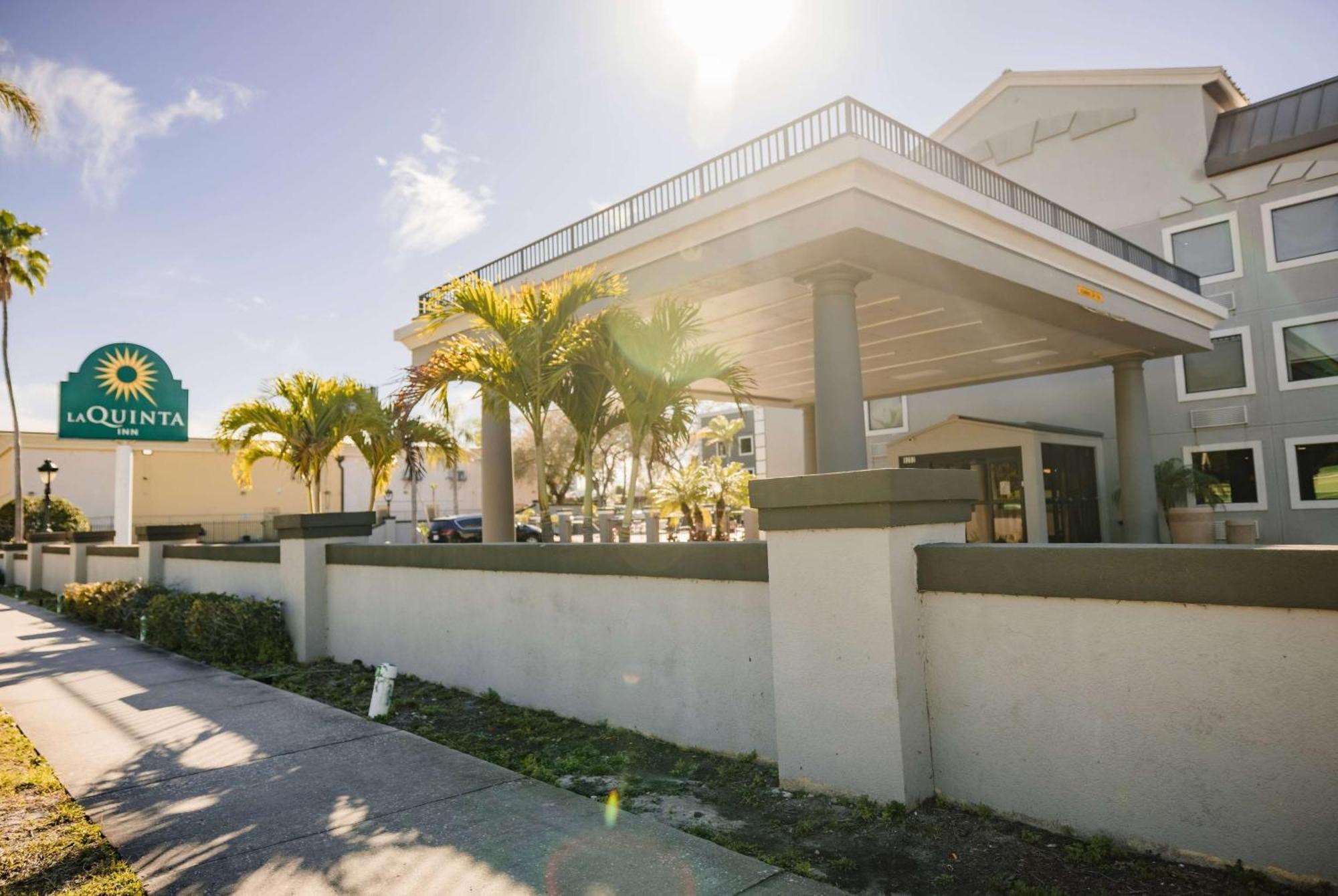 La Quinta Inn By Wyndham Tampa Near Busch Gardens Buitenkant foto